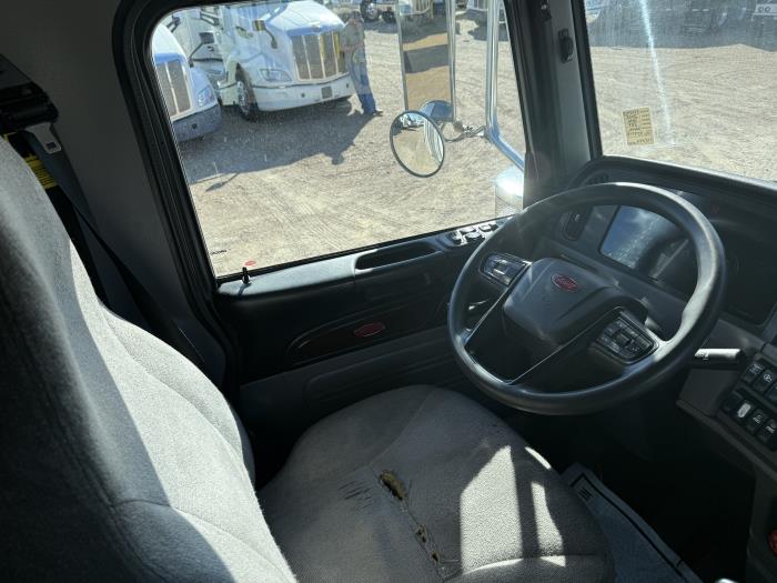 2023 Peterbilt 389-16