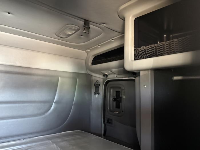 2023 Peterbilt 389-23