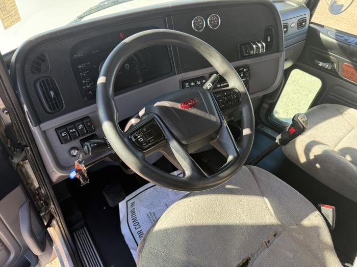 2023 Peterbilt 389-30