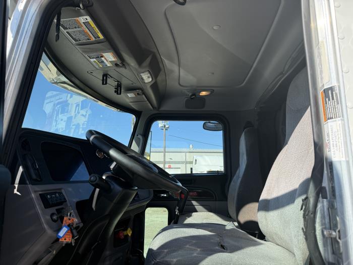 2023 Peterbilt 389-31