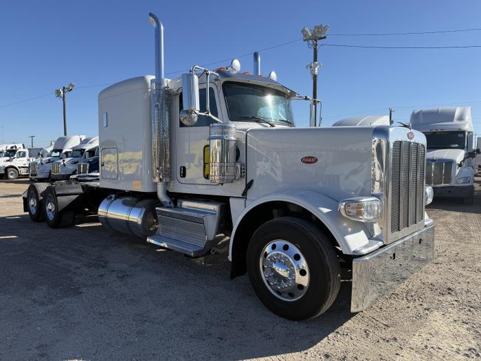 2023 Peterbilt 389-39