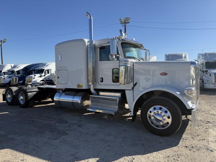2023 Peterbilt 389-3