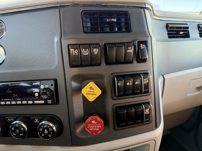 2021 Peterbilt 579-9