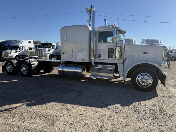 2023 Peterbilt 389-40