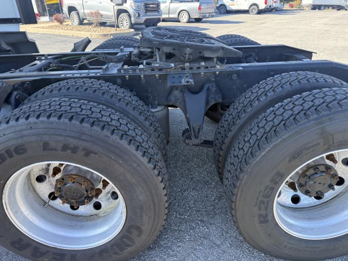 2022 International LT625-4