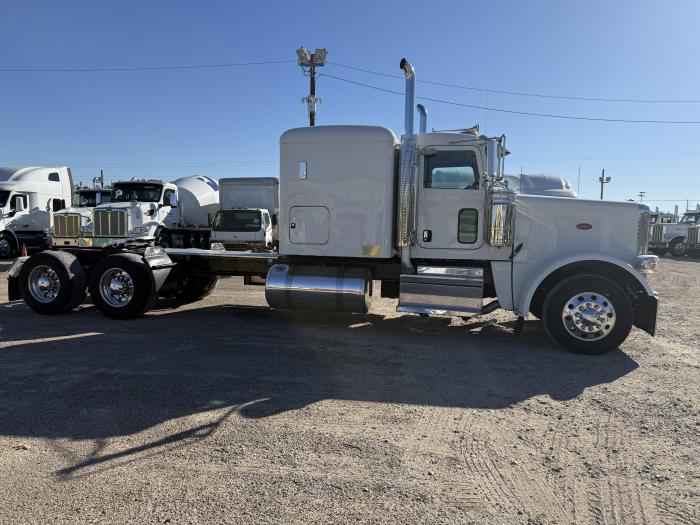 2023 Peterbilt 389-41