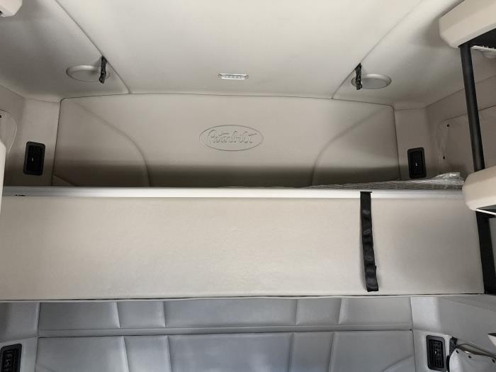 2021 Peterbilt 579-17