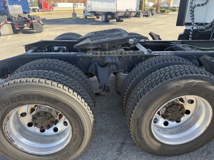 2022 International LT625-8