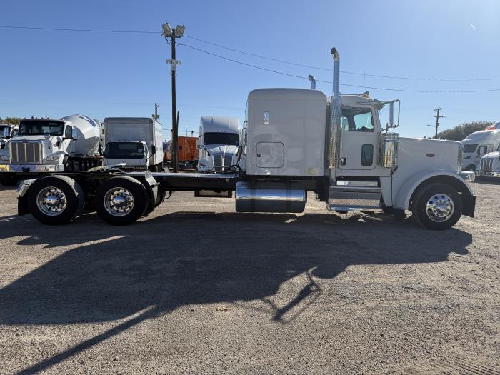 2023 Peterbilt 389-42