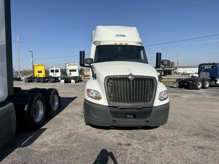 2022 International LT625-12