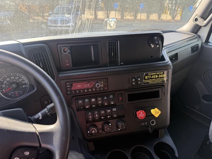 2022 International LT625-15