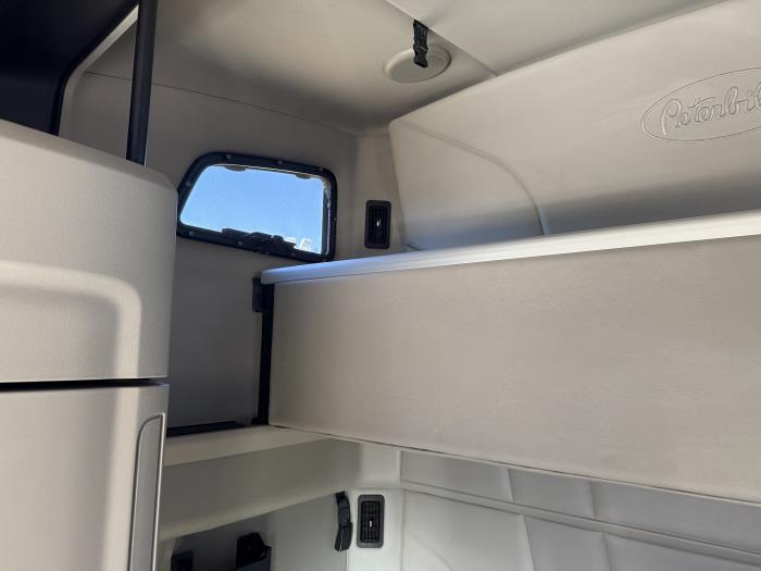2021 Peterbilt 579-18