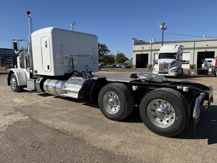2023 Peterbilt 389-52