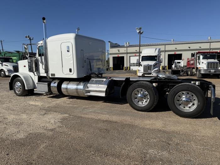 2023 Peterbilt 389-53