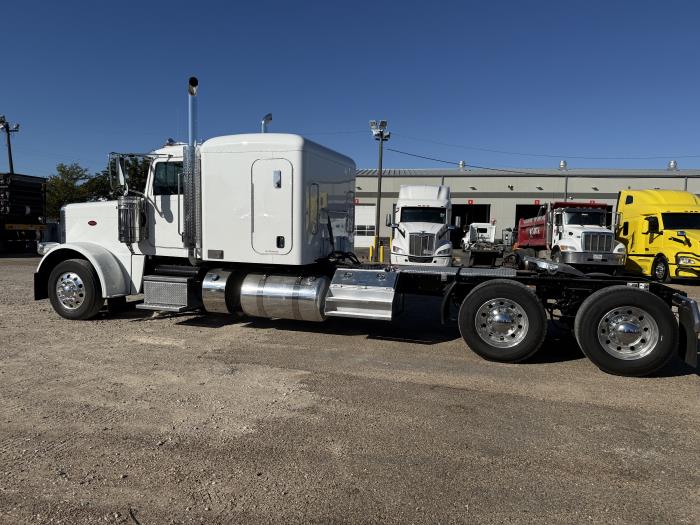 2023 Peterbilt 389-54