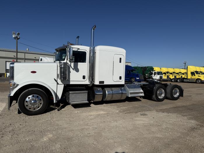2023 Peterbilt 389-57