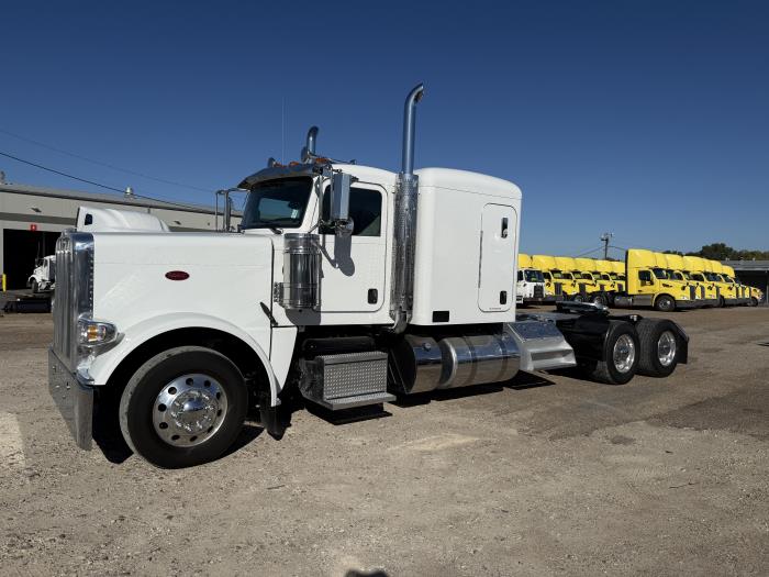 2023 Peterbilt 389-58