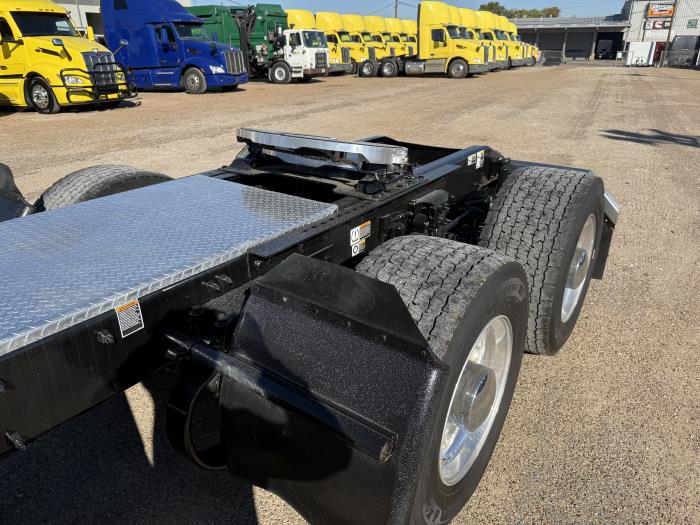 2023 Peterbilt 389-60