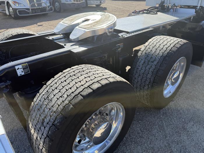 2023 Peterbilt 389-62