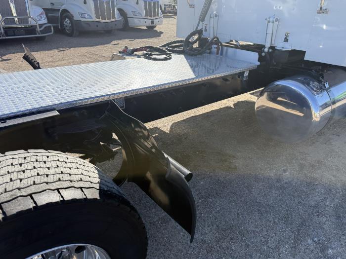 2023 Peterbilt 389-63