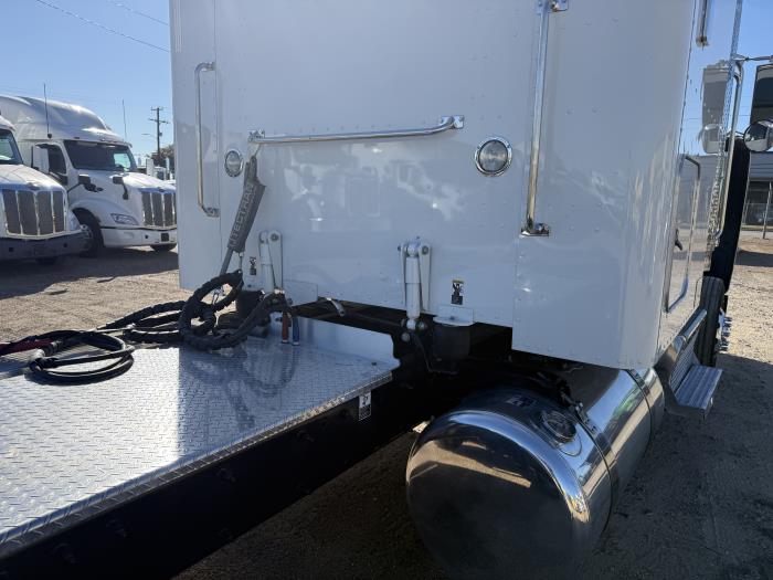 2023 Peterbilt 389-64