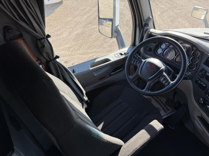 2021 Peterbilt 579-32