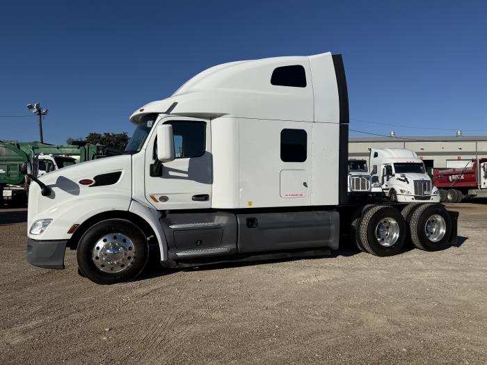 2021 Peterbilt 579-44