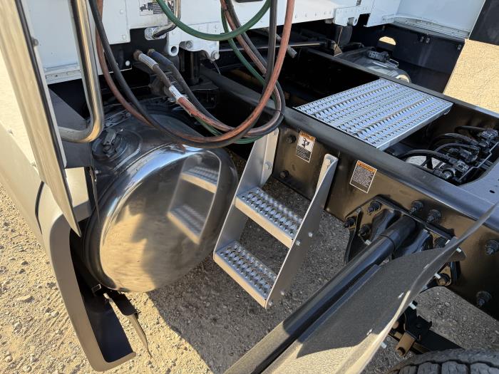 2021 Peterbilt 579-63