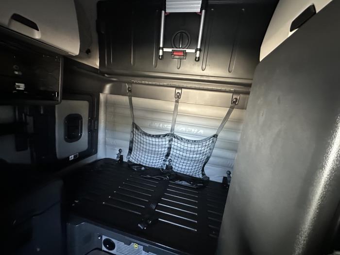 2021 Freightliner Cascadia-12