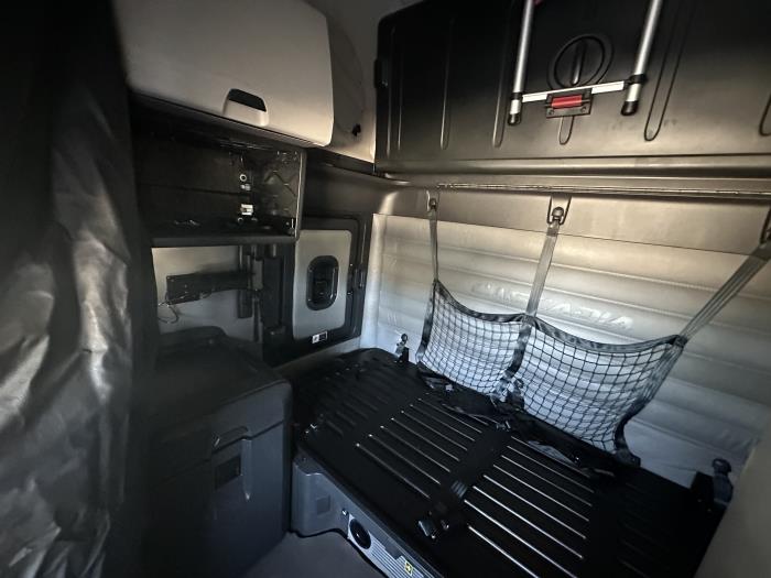 2021 Freightliner Cascadia-13