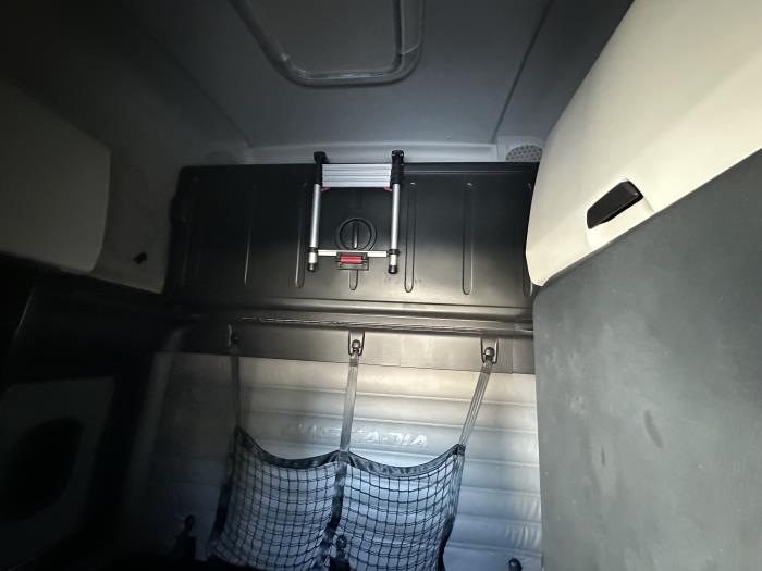 2021 Freightliner Cascadia-14