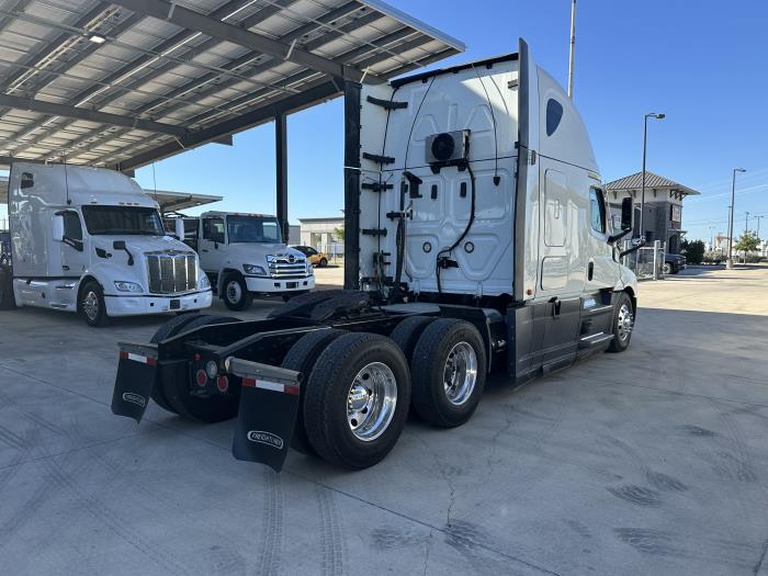 2022 Freightliner Cascadia-5