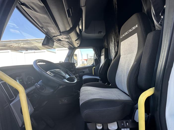 2022 Freightliner Cascadia-11