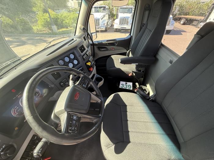 2023 Peterbilt 579-10