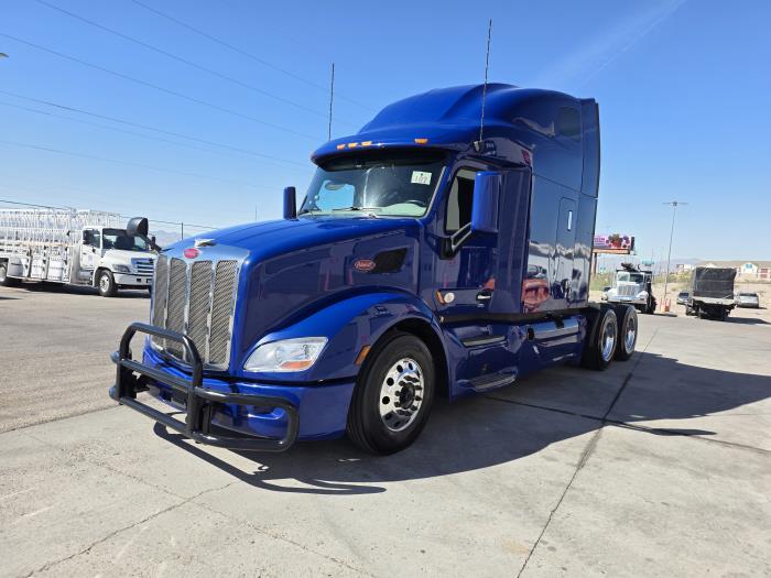 2022 Peterbilt 579 photo 2