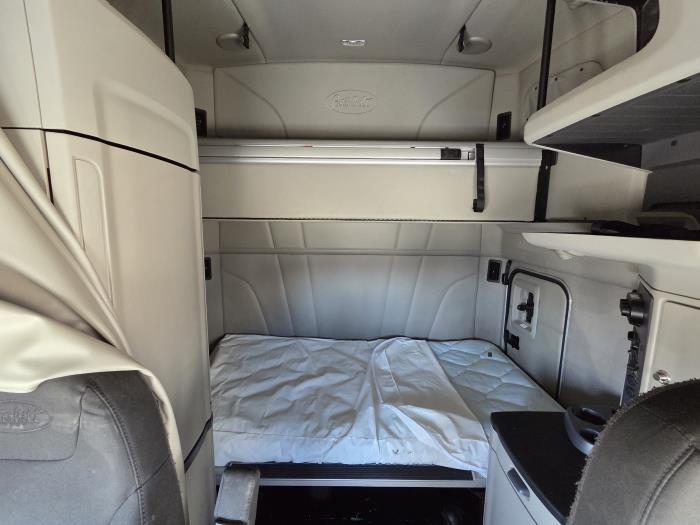 2022 Peterbilt 579-17