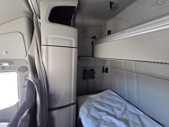 2022 Peterbilt 579-18