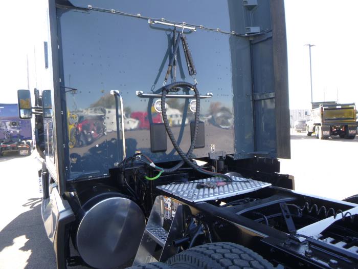 2023 Kenworth T680-32