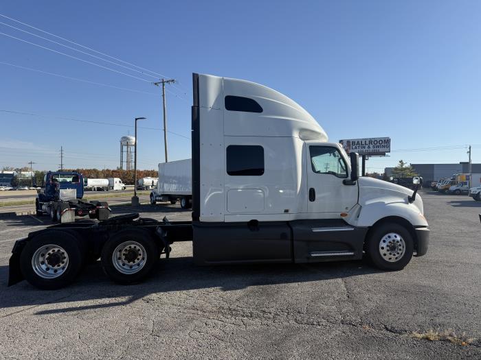 2022 International LT625-8