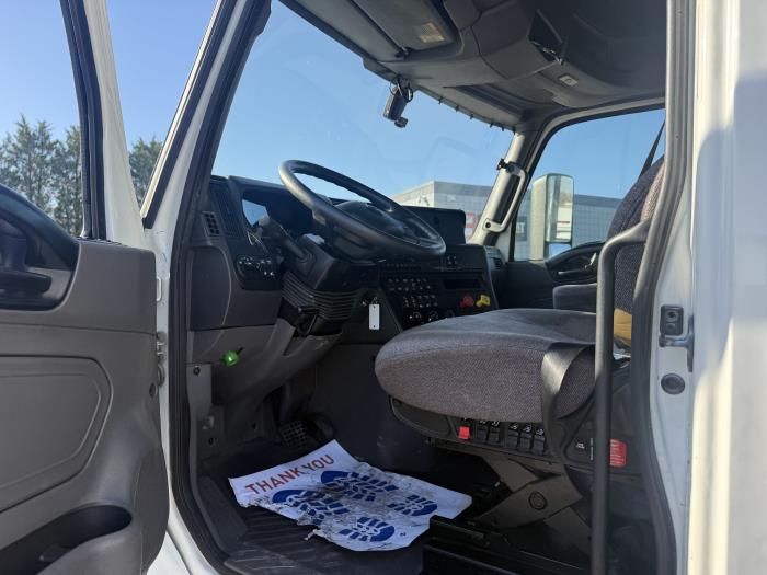 2022 International LT625-12