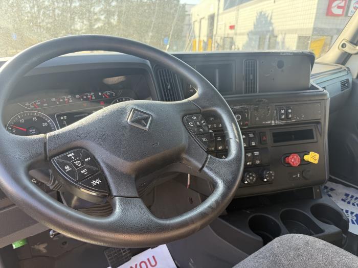 2022 International LT625-14