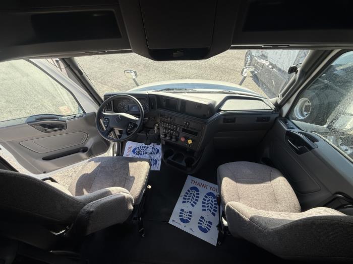 2022 International LT625-12