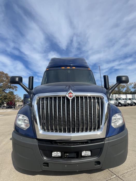 2022 International LT625-7