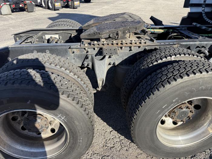 2022 International LT625-8