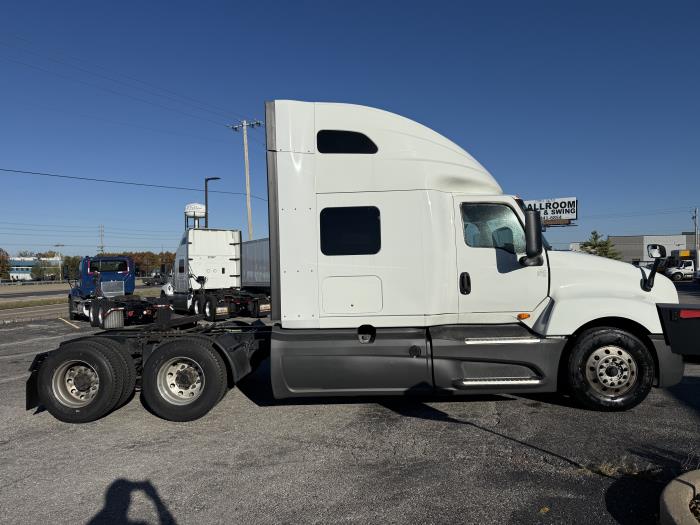 2022 International LT625-10