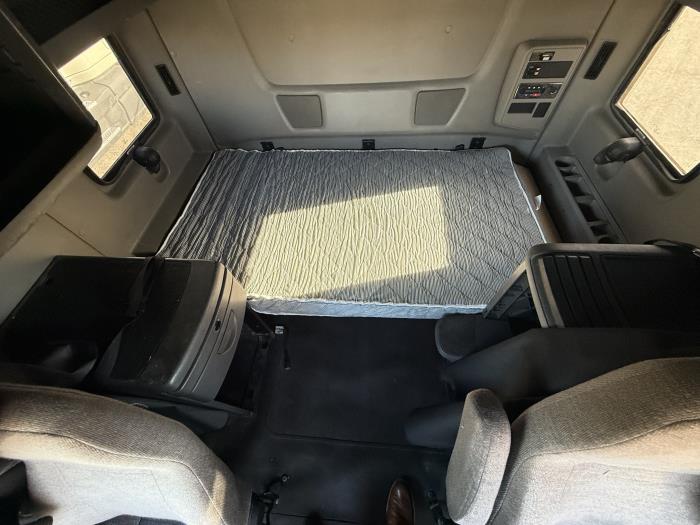 2022 International LT625-16