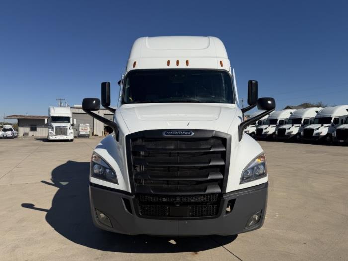 2021 Freightliner Cascadia-1