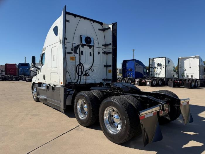 2021 Freightliner Cascadia-6