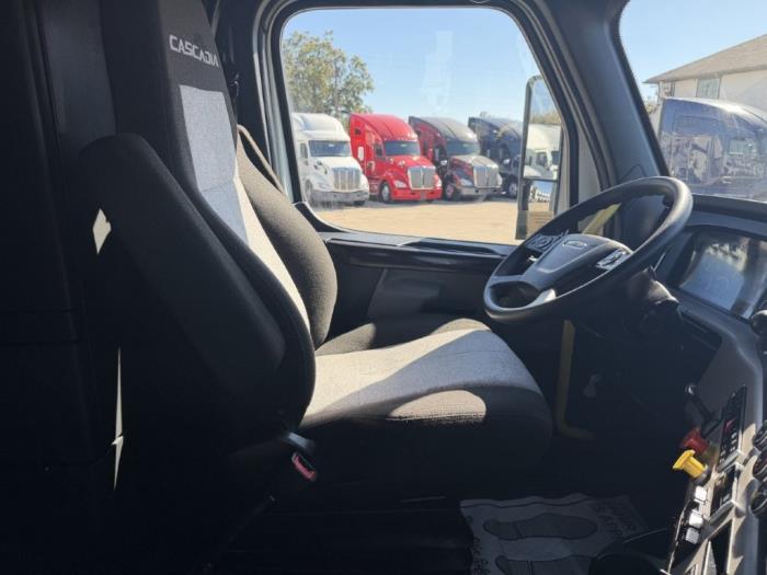 2021 Freightliner Cascadia-16