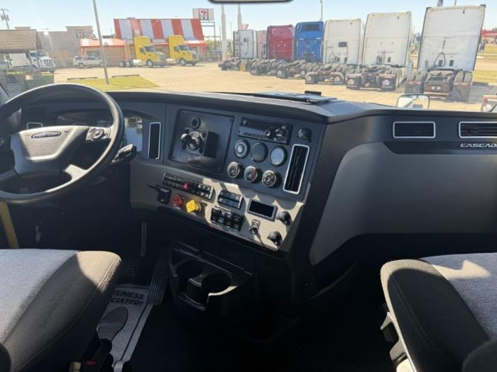 2021 Freightliner Cascadia-18